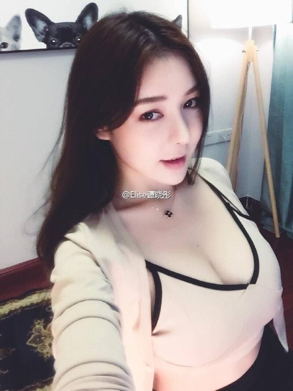 4 nữ streamer bị cấm sóng vì quá sexy, hớ hênh khi phát trực tiếp-8