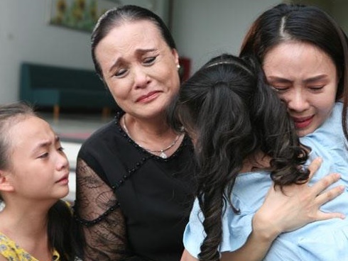 Clip: Ô tô con bất chấp nguy hiểm đi ngược chiều trên cao tốc Hà Nội - Thái Nguyên-1