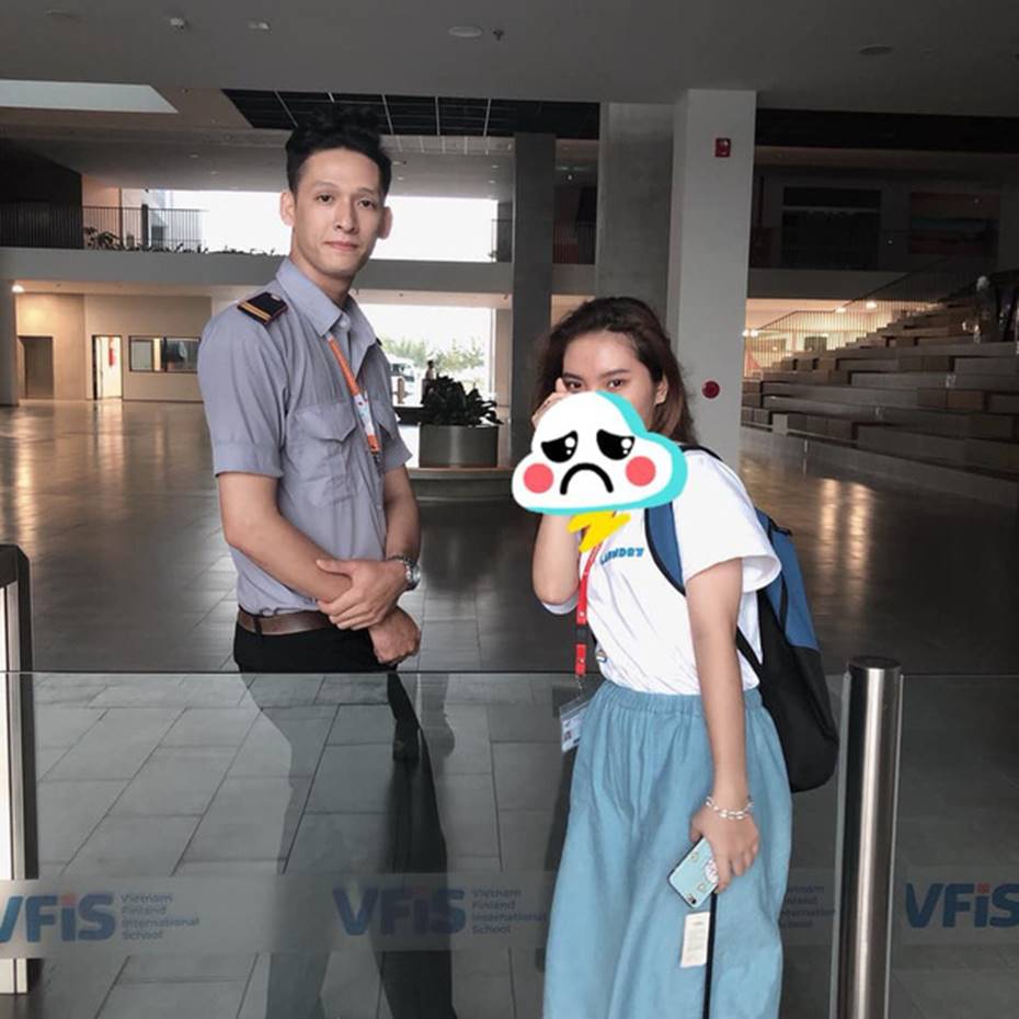 Soái ca bảo vệ trường người ta: Đã đẹp trai còn cao mét tám, động lực đi học đây rồi-2