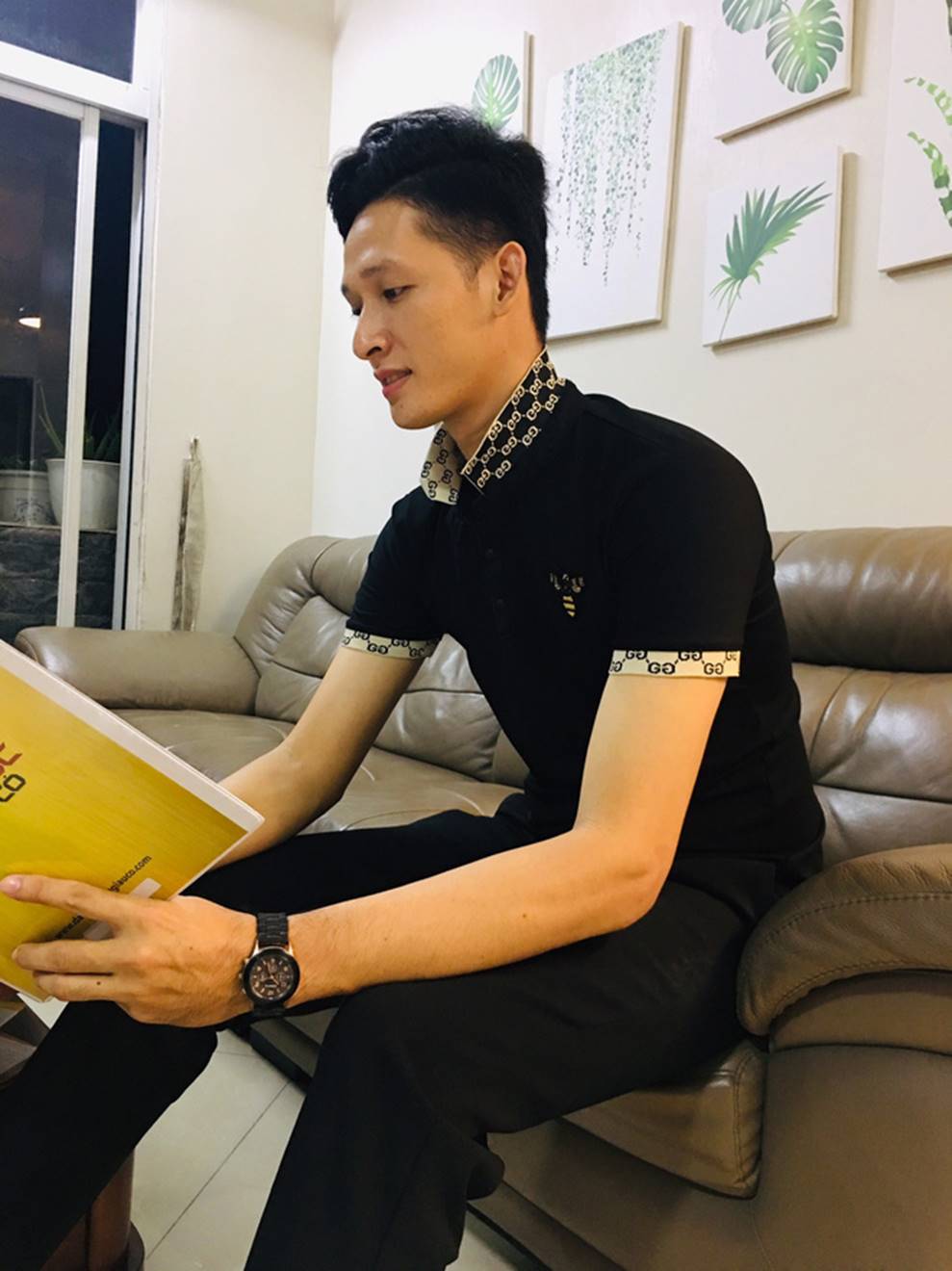 Soái ca bảo vệ trường người ta: Đã đẹp trai còn cao mét tám, động lực đi học đây rồi-6