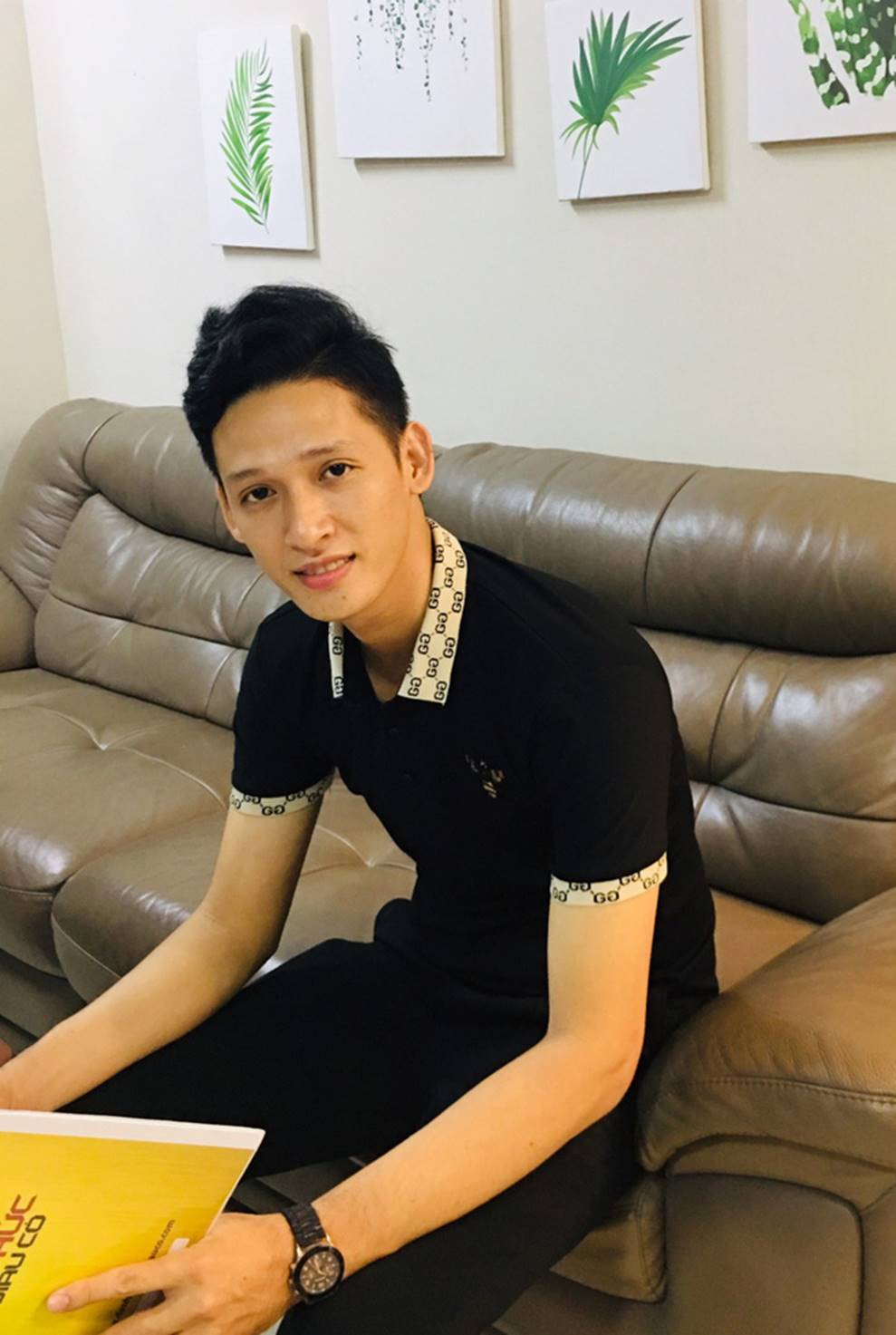 Soái ca bảo vệ trường người ta: Đã đẹp trai còn cao mét tám, động lực đi học đây rồi-7