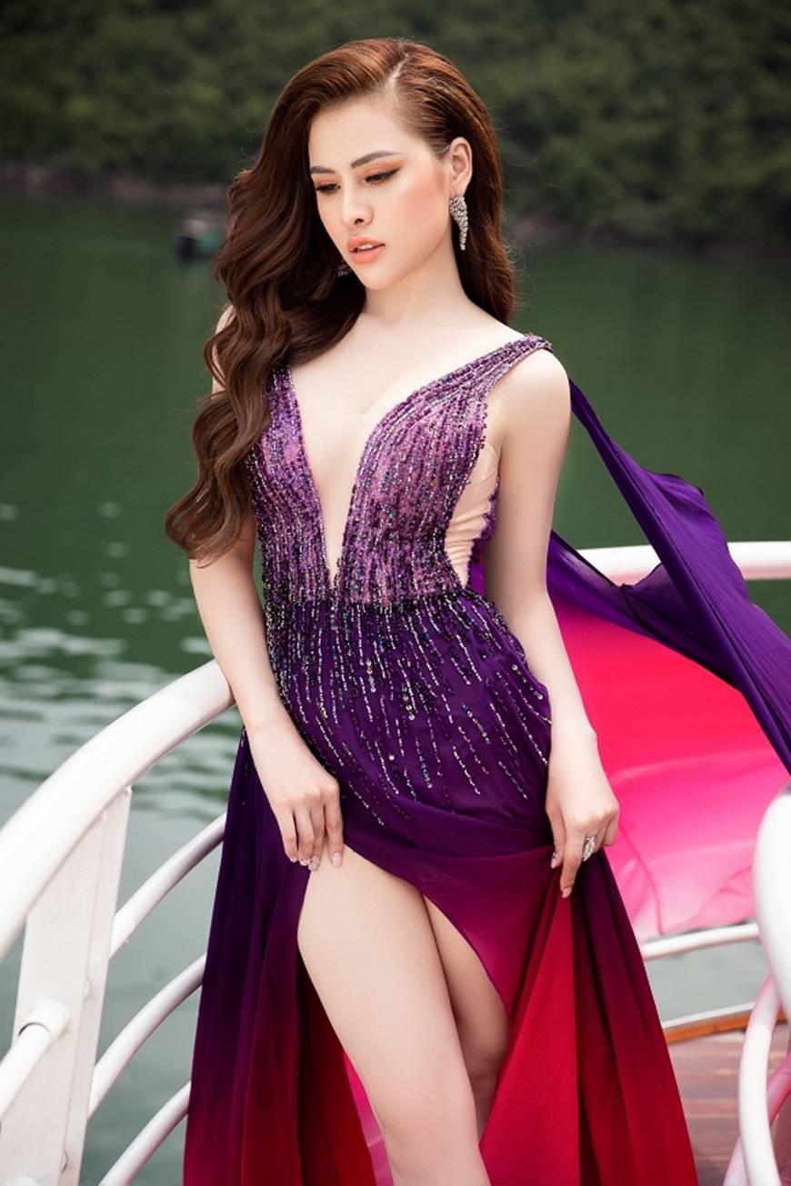 Á hậu Thư Dung diện váy xuyên thấu khoe đường cong trên du thuyền 5 sao-2