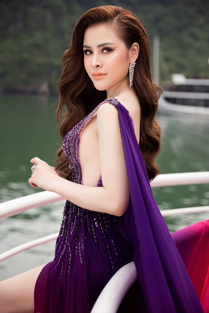 Á hậu Thư Dung diện váy xuyên thấu khoe đường cong trên du thuyền 5 sao-3