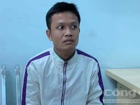 Bàng hoàng nghịch tử đâm mẹ trọng thương, lục túi lấy 100 ngàn đi chơi với bạn