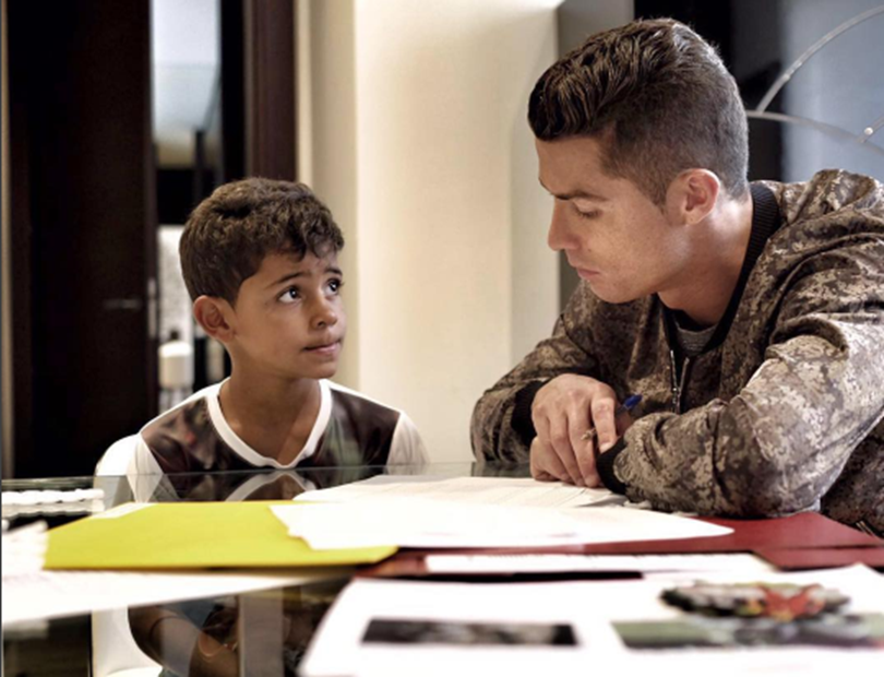 Ông bố Ronaldo nổi tiếng đào hoa, sát gái nhưng dạy con lại vô cùng chỉn chu và đáng ngưỡng mộ-1