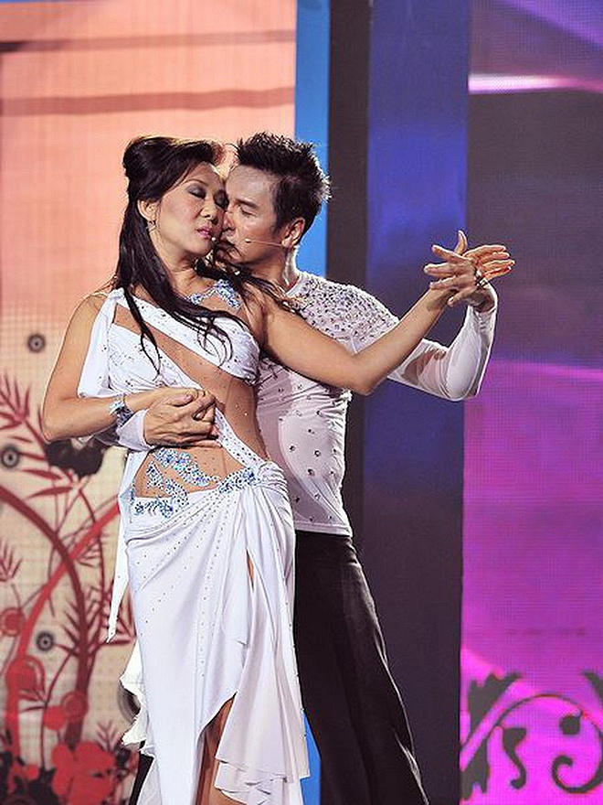 Người vợ từ bỏ sự nghiệp, ở bên Nguyễn Hưng hơn 40 năm qua là ai?-2