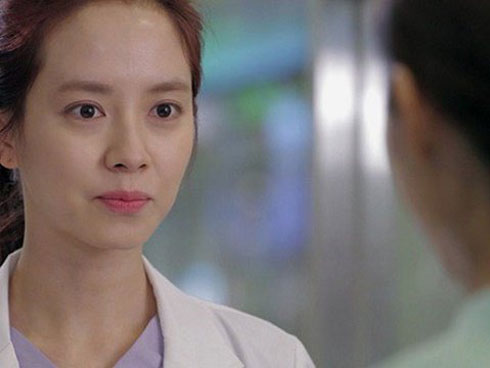 4 năm sau ly hôn, tôi gặp lại chồng cũ trong bộ dạng rách nát xin ăn và chạnh lòng đau xót khi thấy đứa bé được địu ở sau lưng anh ta-3