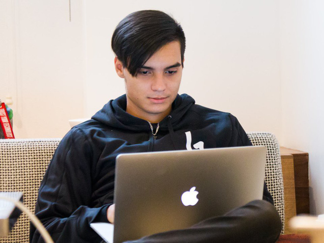 Chưa tới 25 tuổi, hai hacker này đã trở thành triệu phú USD-1