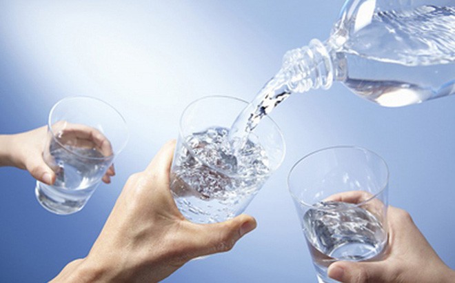 Tiến sĩ Nam khoa cảnh báo: 3 thói quen uống nước phá hỏng thận, rất nhiều người mắc-5