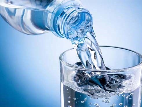 Tiến sĩ Nam khoa cảnh báo: 3 thói quen uống nước 