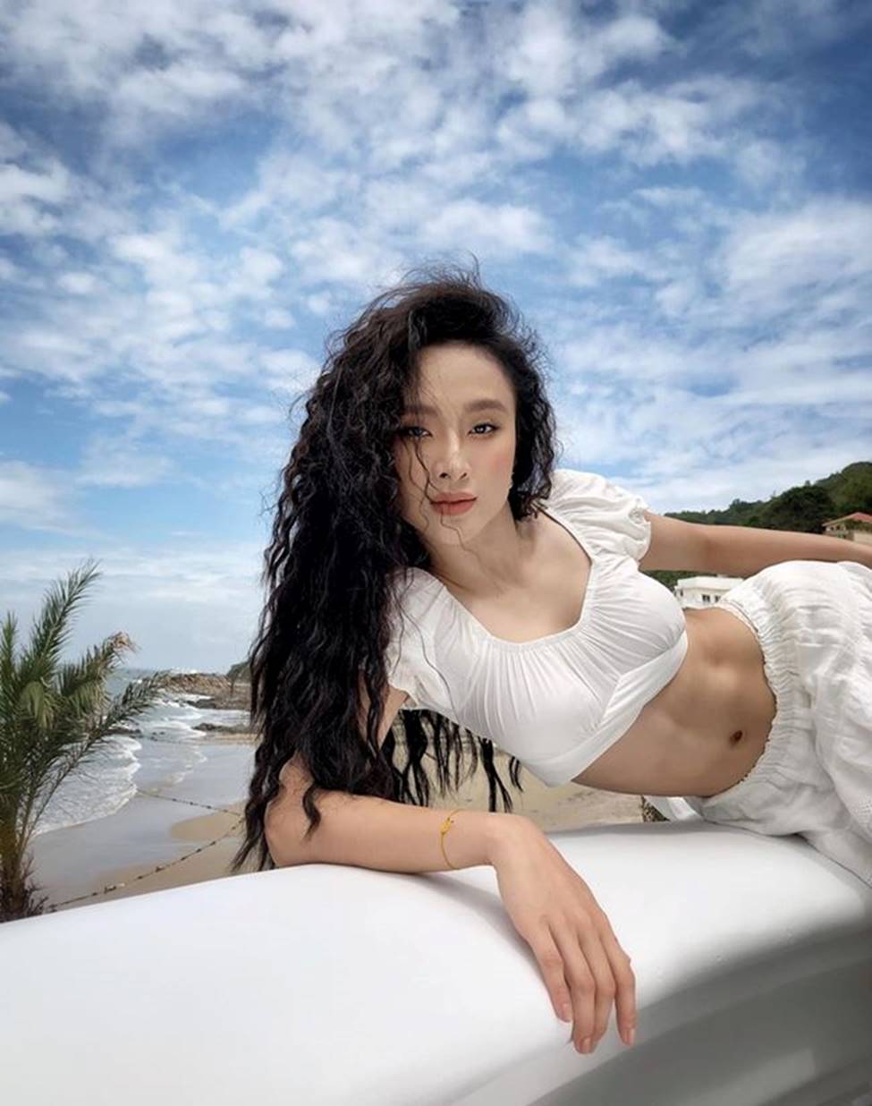 Chuẩn bụng múi sầu riêng đang hot: Angela Phương Trinh xếp đầu bảng-2