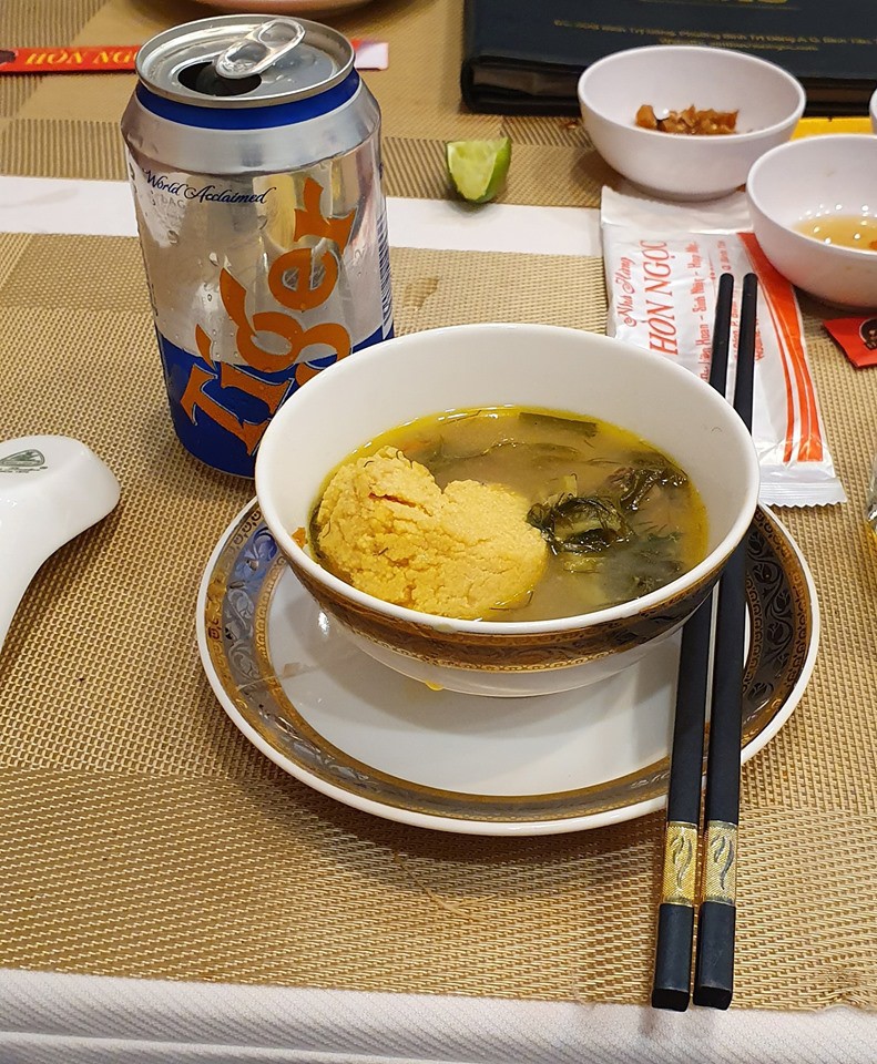 Khoe món ăn lạ lùng rồi khen ngon, cô gái trẻ khiến team nội trợ cãi nhau chí chóe vì người tò mò thấy ghê, kẻ lại mê-3