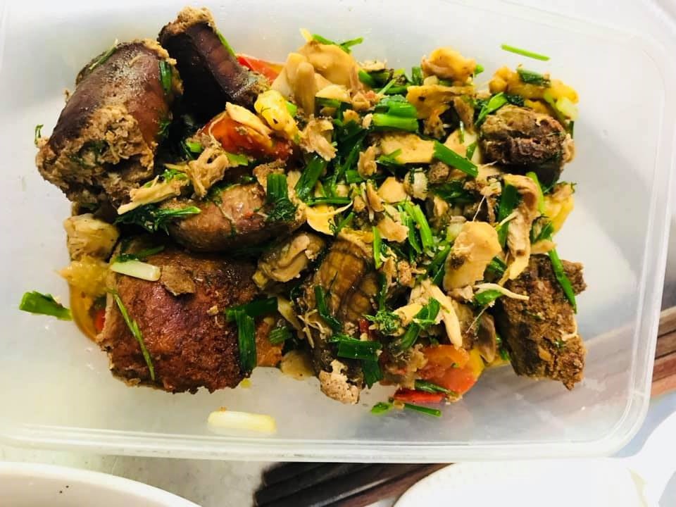 Khoe món ăn lạ lùng rồi khen ngon, cô gái trẻ khiến team nội trợ cãi nhau chí chóe vì người tò mò thấy ghê, kẻ lại mê-4