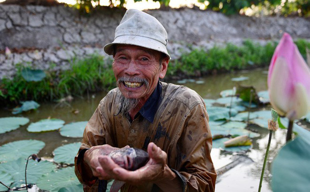 Lễ tang phi công huyền thoại Nguyễn Văn Bảy: Ảnh bay trên cao anh dũng vậy chứ xuống đất sống giản dị, chan hoà lắm-1