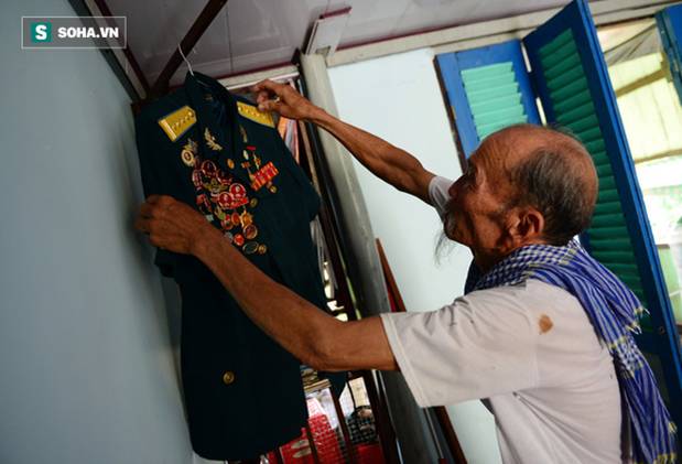 Lễ tang phi công huyền thoại Nguyễn Văn Bảy: Ảnh bay trên cao anh dũng vậy chứ xuống đất sống giản dị, chan hoà lắm-8