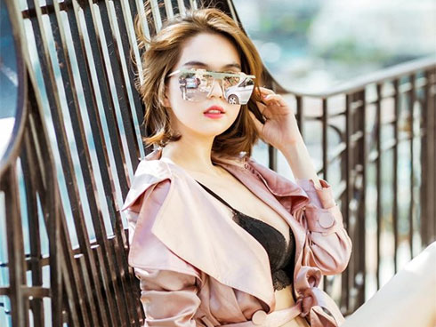 Ngọc Trinh chứng minh vòng eo vô địch showbiz Việt khi ăn uống chán chê nhưng số đo vẫn chưa chạm 56cm-4