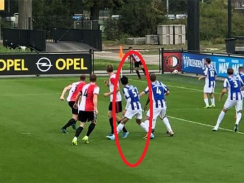 Truyền thông Hà Lan bất ngờ khi áo đấu Văn Hậu có giá rẻ ở Việt Nam-2