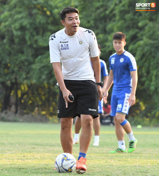 Duy Mạnh hài hước chơi xấu đồng đội, Văn Kiên tiu nghỉu vì bị thầy bẻ còi-2