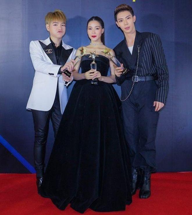 Quá tay son phấn, Angela Phương Trinh gây hoảng vì gương mặt vừa già vừa đơ”-10