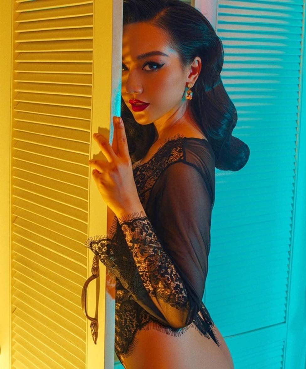 Bà ba vợ Bá Kiến: Xinh đẹp, ăn vận gợi cảm, Chí Phèo có thoát nổi ải mỹ nhân?-10