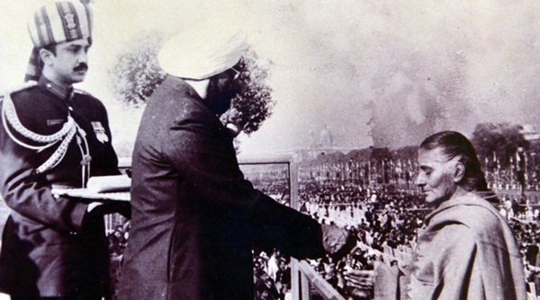 Nữ tiếp viên hàng không làm nên huyền thoại, đấu trí với 4 kẻ khủng bố, hy sinh thân mình cứu hơn 300 hành khách trên chuyến bay tử thần-8