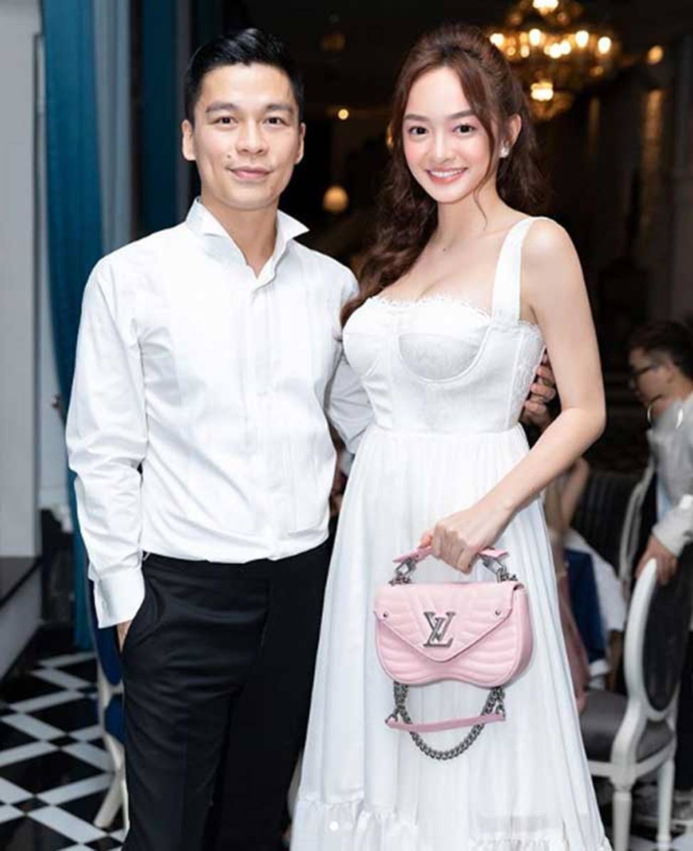 3 hot girl cuối 9X, đầu 10X có thân hình đầy đặn tương phản với mặt ngây thơ-10