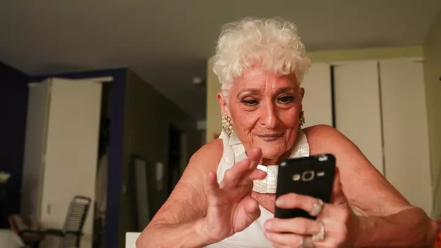 Cụ bà 83 tuổi vẫn tích cực dùng ứng dụng hẹn hò để... tìm bạn trai-1