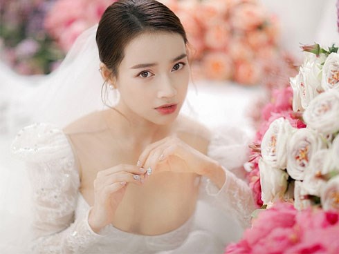 Xem Nhã Phương ngày càng nhuận sắc với vòng một căng tròn, hội chị em chắc lại rần rần rủ nhau cưới sớm