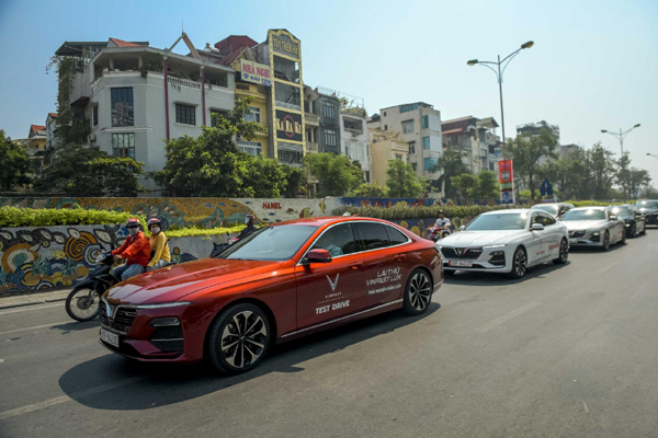 Diễu phố Hà Nội, dàn xe VinFast Lux thu hút mọi ánh nhìn-4