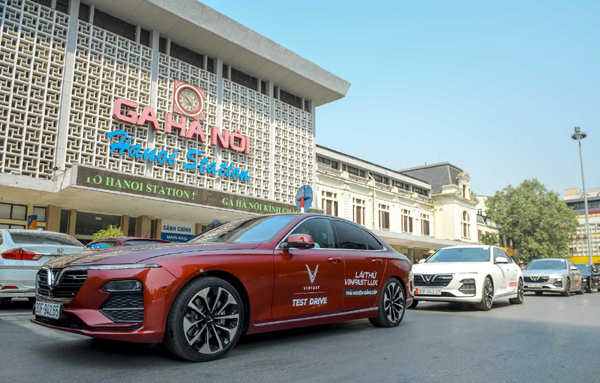 Diễu phố Hà Nội, dàn xe VinFast Lux thu hút mọi ánh nhìn-8