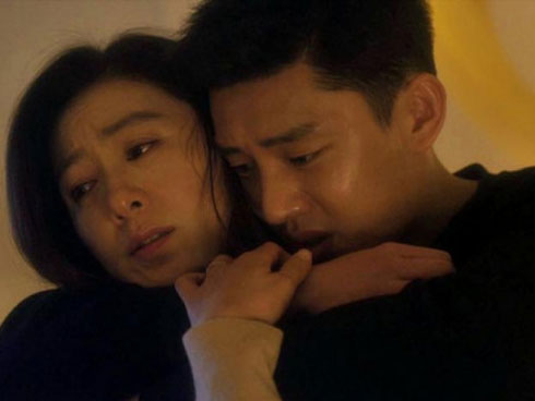 Vợ sốc khi gặp chồng đưa nữ đồng nghiệp trẻ vào khách sạn để đánh gió-2