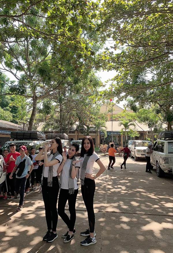 Á hậu Phương Nga khoe dáng nuột nà với bikini-9