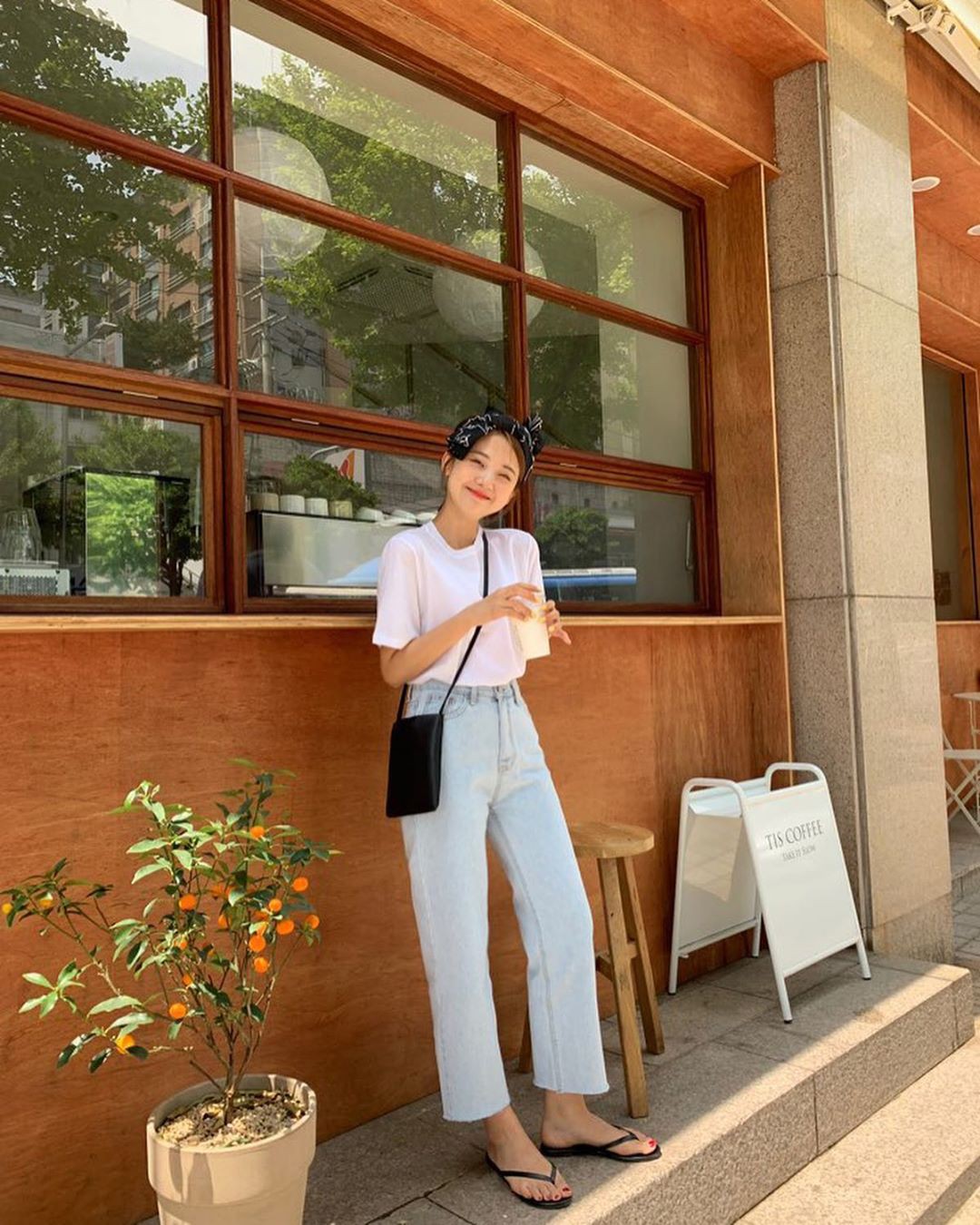 Đã tìm ra kiểu quần jeans vô địch về khoản hack tuổi, nhưng vẫn thanh lịch chẳng kém quần jeans trắng-3