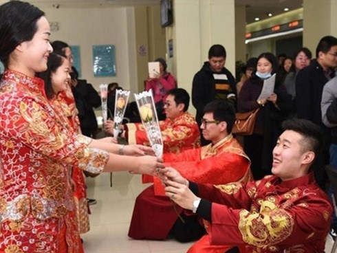 Người đàn ông cưới 23 vợ chỉ trong một năm