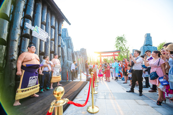 Sau 10 ngày ra mắt, vườn Nhật giữa Thủ đô vẫn nườm nượp khách ‘sống ảo’-11