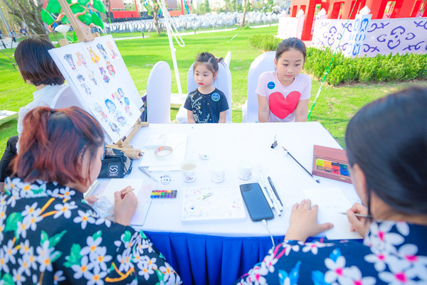 Sau 10 ngày ra mắt, vườn Nhật giữa Thủ đô vẫn nườm nượp khách ‘sống ảo’-12