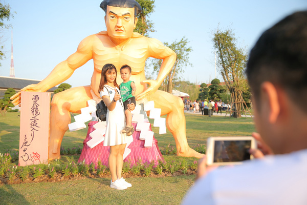 Sau 10 ngày ra mắt, vườn Nhật giữa Thủ đô vẫn nườm nượp khách ‘sống ảo’-3