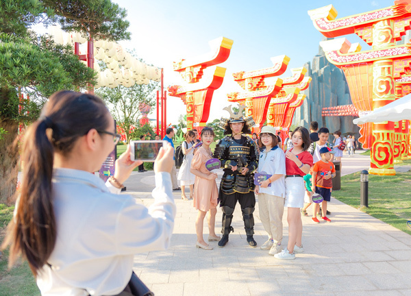 Sau 10 ngày ra mắt, vườn Nhật giữa Thủ đô vẫn nườm nượp khách ‘sống ảo’-5