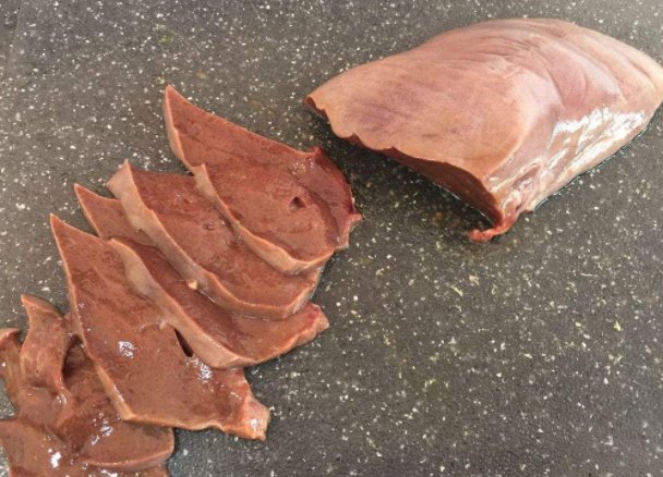 Làm sạch gan lợn, người dùng muối hoặc dầu mè, còn đây mới là cách làm của đầu bếp-1