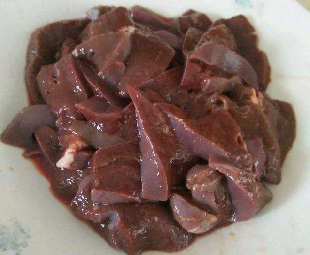 Làm sạch gan lợn, người dùng muối hoặc dầu mè, còn đây mới là cách làm của đầu bếp-3