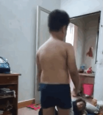 Cậu bé 10 tuổi đấm đá tới tấp vào mặt mẹ khiến ai cũng phẫn nộ, dường như mẹ dành mọi điều cho con nhưng không dạy lòng biết ơn-3