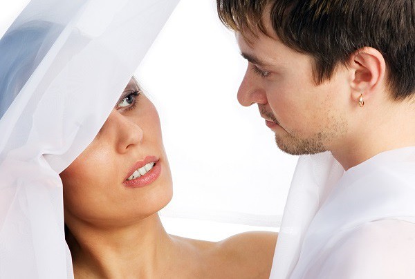 Vào một đêm mưa gió, vợ của bạn thân bỗng gửi một loạt ảnh nhạy cảm rồi hỏi tôi một câu sốc óc-1
