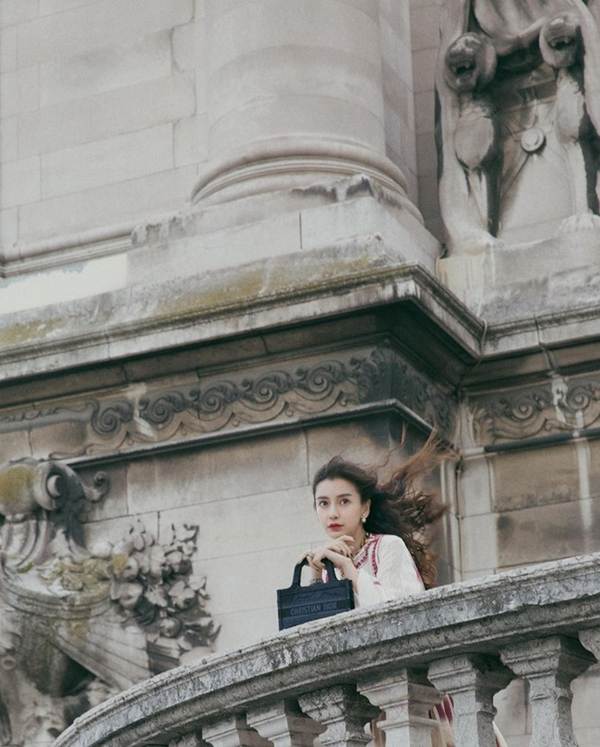 Angelababy xinh như công chúa giữa trời Paris-7