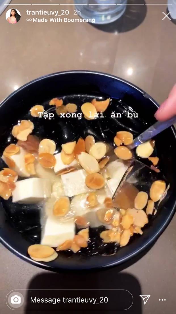 Làm gì có hoa hậu nào như Trần Tiểu Vy: cuồng ăn đến mức đi ăn thịt nướng một mình, bạn bè còn phải tránh xa vì suốt ngày đăng ảnh đồ ăn-5