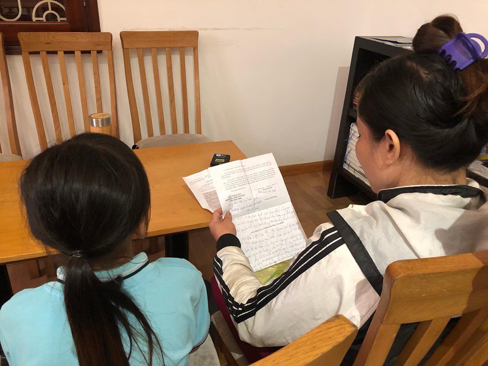 Mẹ bé gái nghi bị 4 kẻ xâm hại: Chúng dọa nếu con bé mách tôi sẽ bị cắt cổ-3