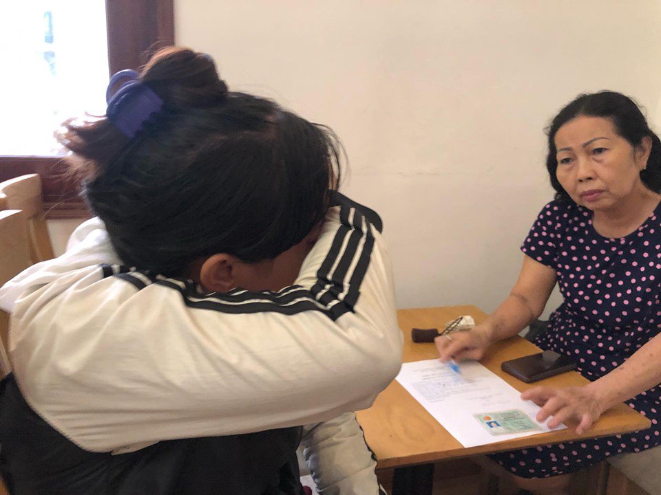 Mẹ bé gái nghi bị 4 kẻ xâm hại: Chúng dọa nếu con bé mách tôi sẽ bị cắt cổ-4