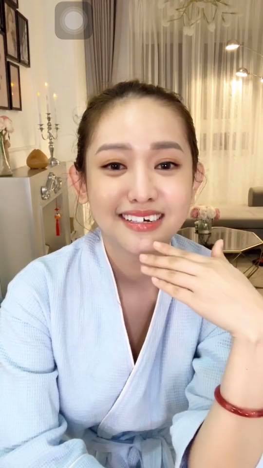 Cười khỏi ngậm miệng xem clip Thúy Vi livestream bán hàng với chiếc răng sún sau cú ngã thế kỷ-4