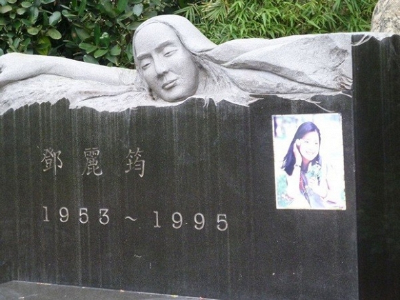 Tuyệt thế danh ca châu Á đột tử khi đang du lịch cùng bạn trai, 24 năm sau mộ phần vẫn tồn tại những câu chuyện rùng mình-15