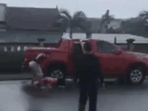 Cựu công an đánh vợ cũ: Nghi vấn ghen tuông-4