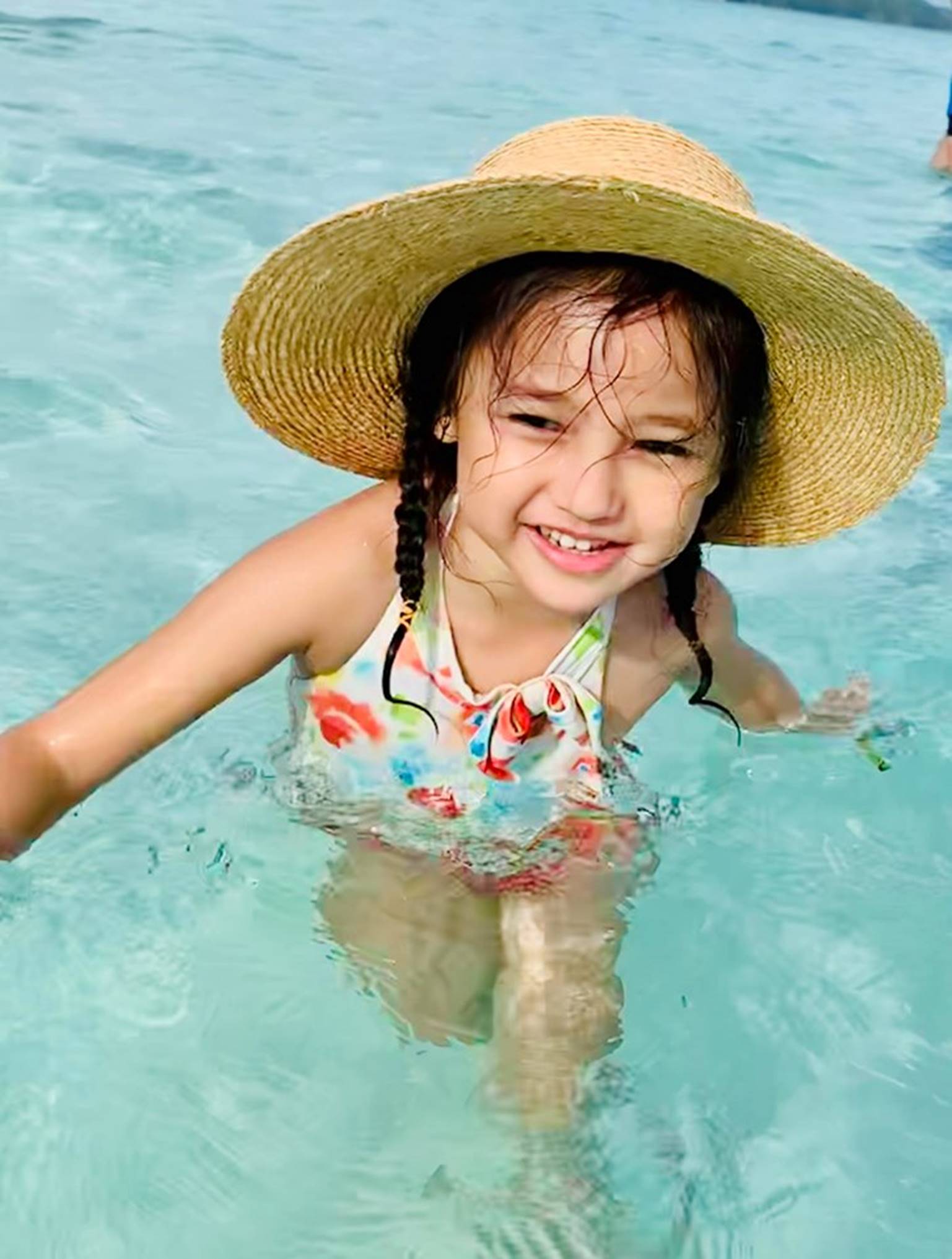 Con 4 tuổi của Hà Kiều Anh xinh đẹp nhờ gen mỹ nhân từ mẹ, dân mạng chao đảo-1